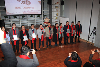 万蜂的实力来自于17年的沉淀，我们不断的提升技术实力与服务质量。